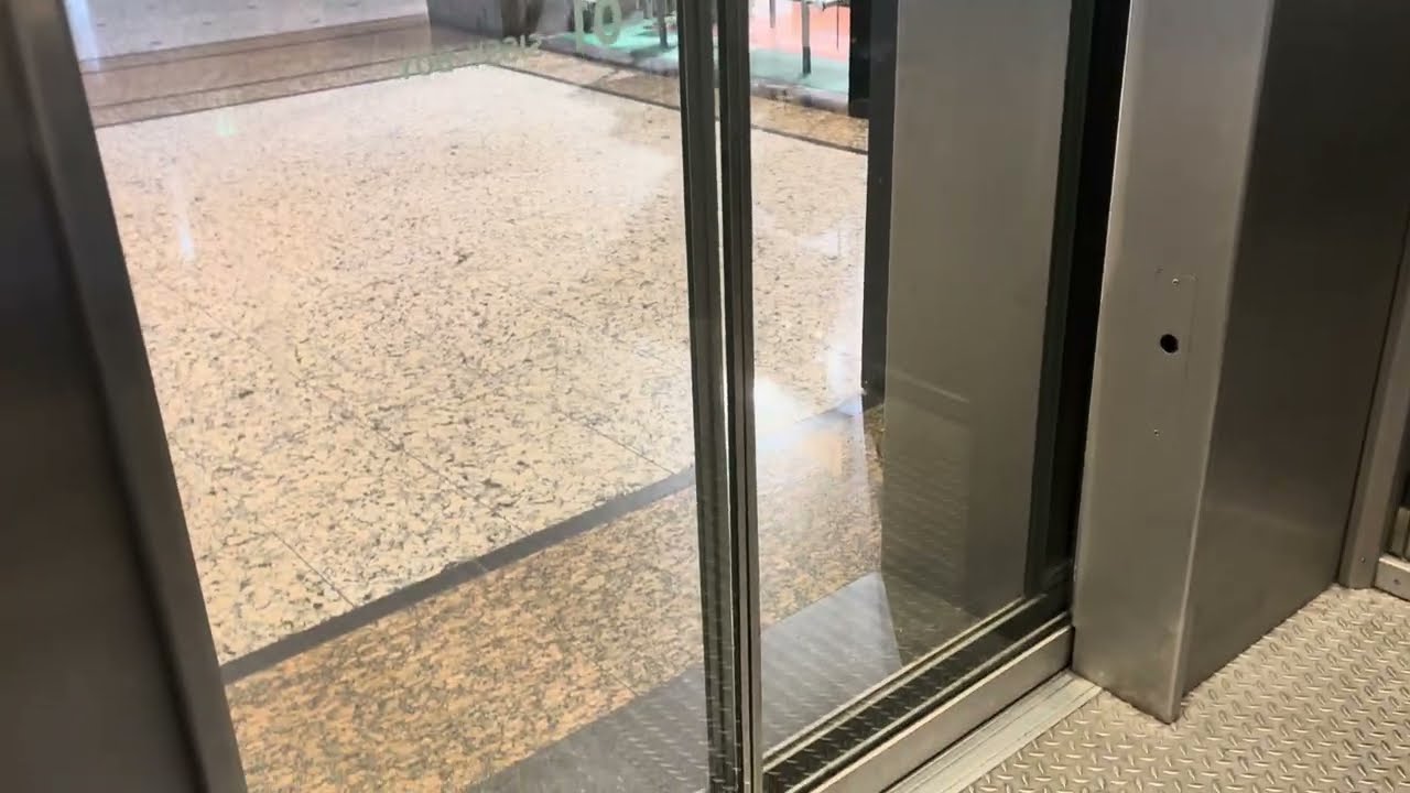 Plaza Central Mes elevator  lift￼  🛗 ￼￼￼ Netherlands