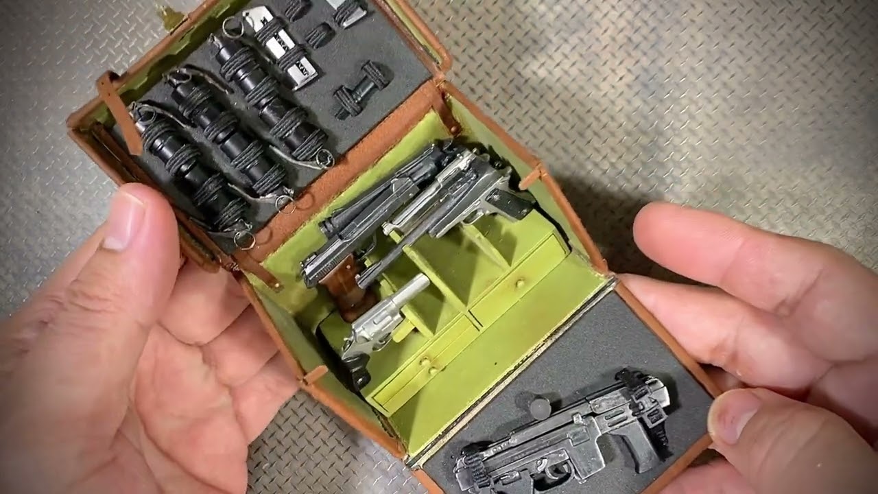 Custom 1/6 Scale “Leon  The Professional” Gun Case Set