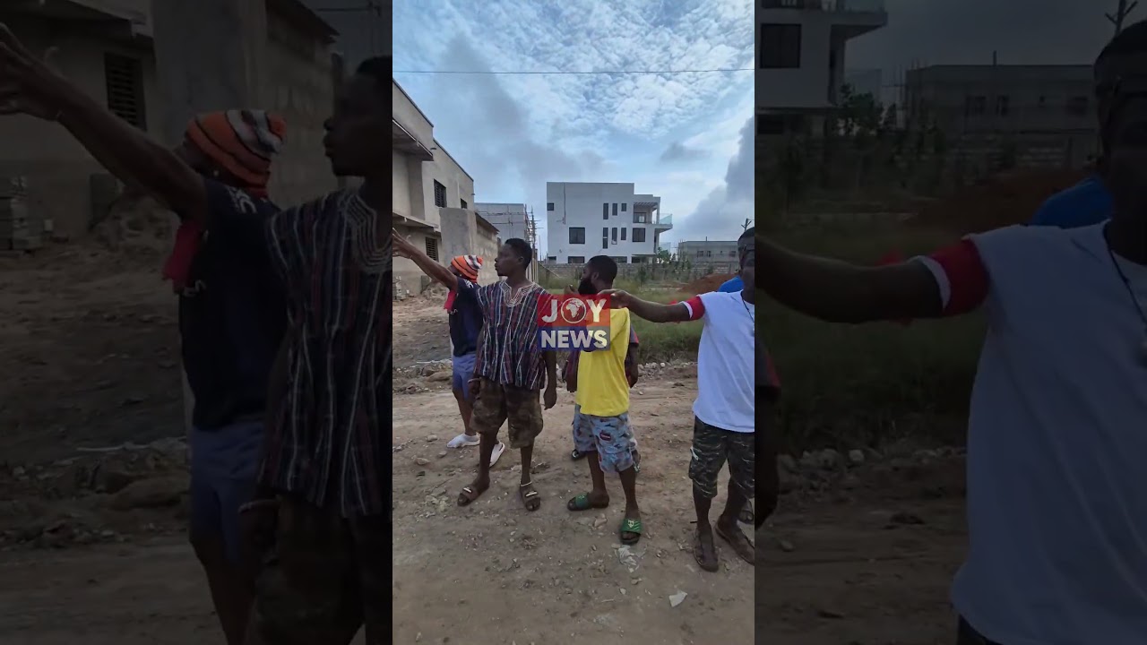 Residents Boo Nadmo, Media, Regsec Minister&rsquo;s car after Sakumono ramsar Demolitions