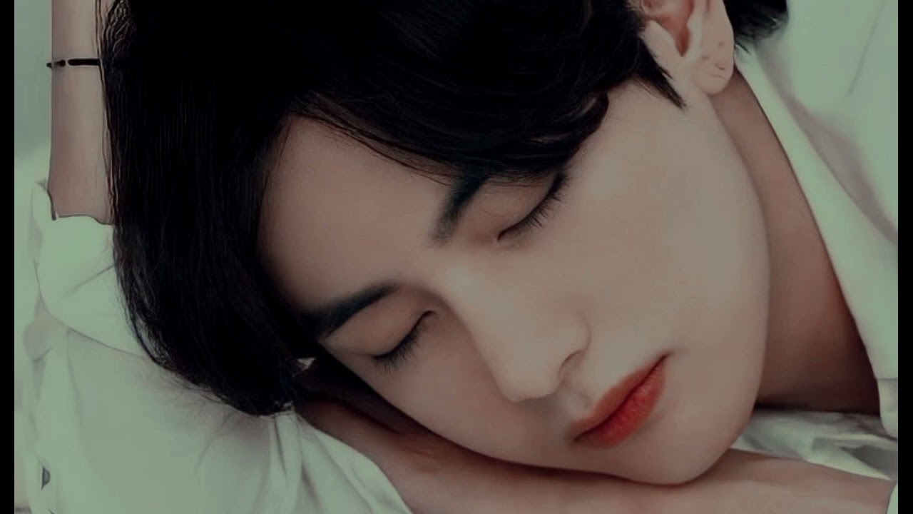 Imagine  taehyung sleeping beside you at rainy night 😴...:)...Breath sound asmr,,,