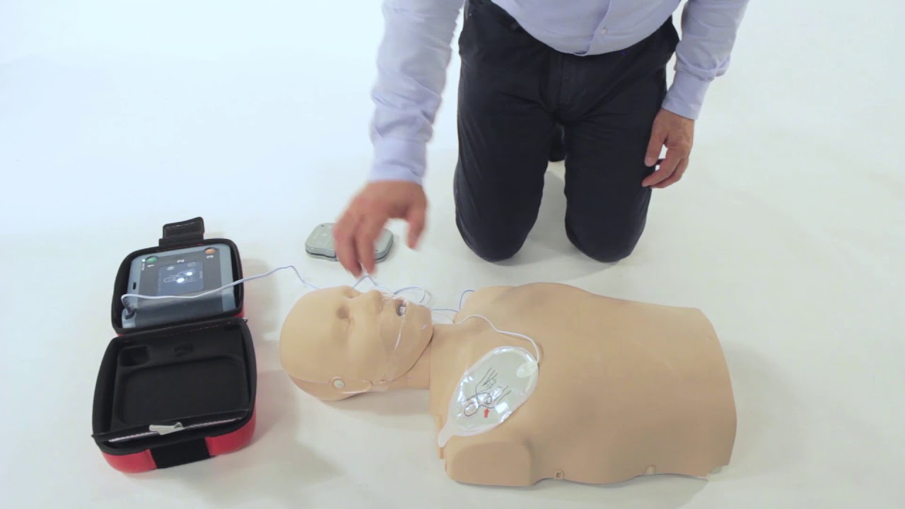 Come si Usa un Defibrillatore Semiautomatico FRX