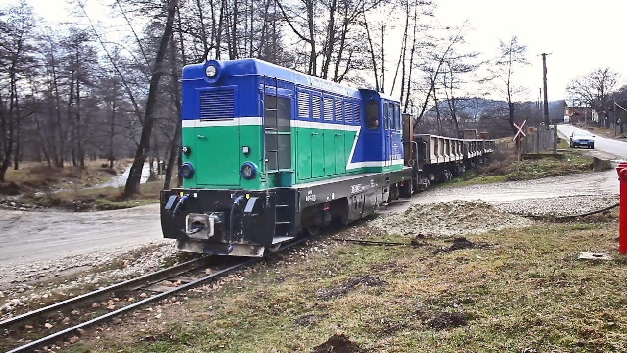 Following L45H-052 with an Empty Narrow Gauge Freight Train | January 5th, 2018
