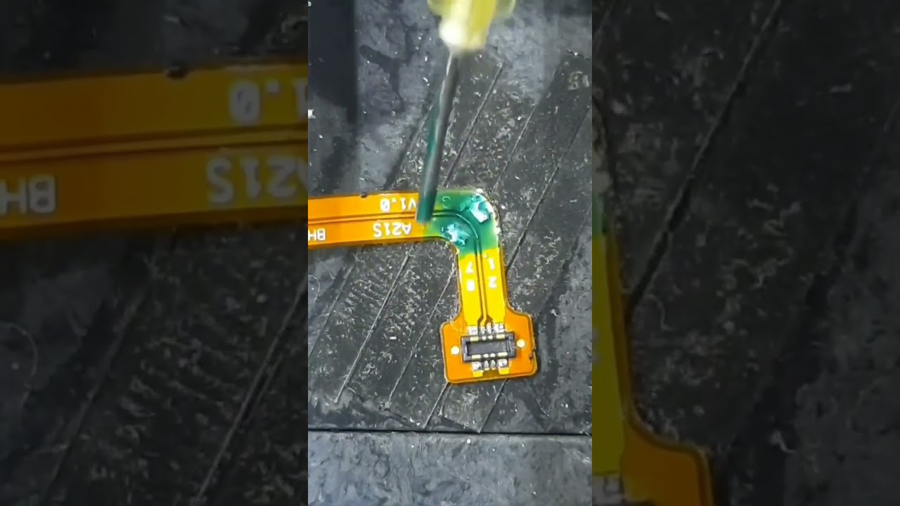 unir flex roto de bateria de celular #repararcelulares #mobilerepair #microsoldadura