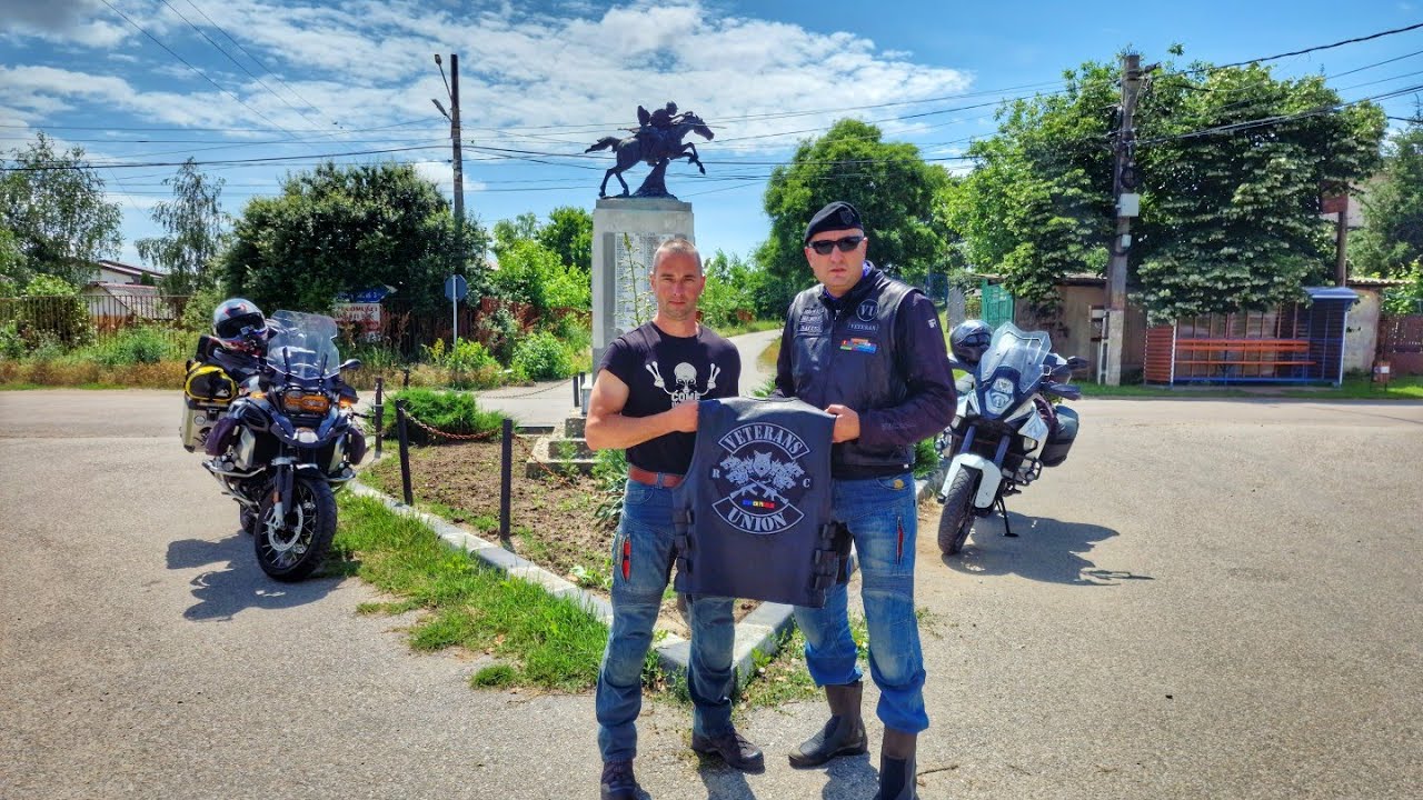 Începem tura de Balcani la Monumentul Cavaleriştilor de la Robăneṣti