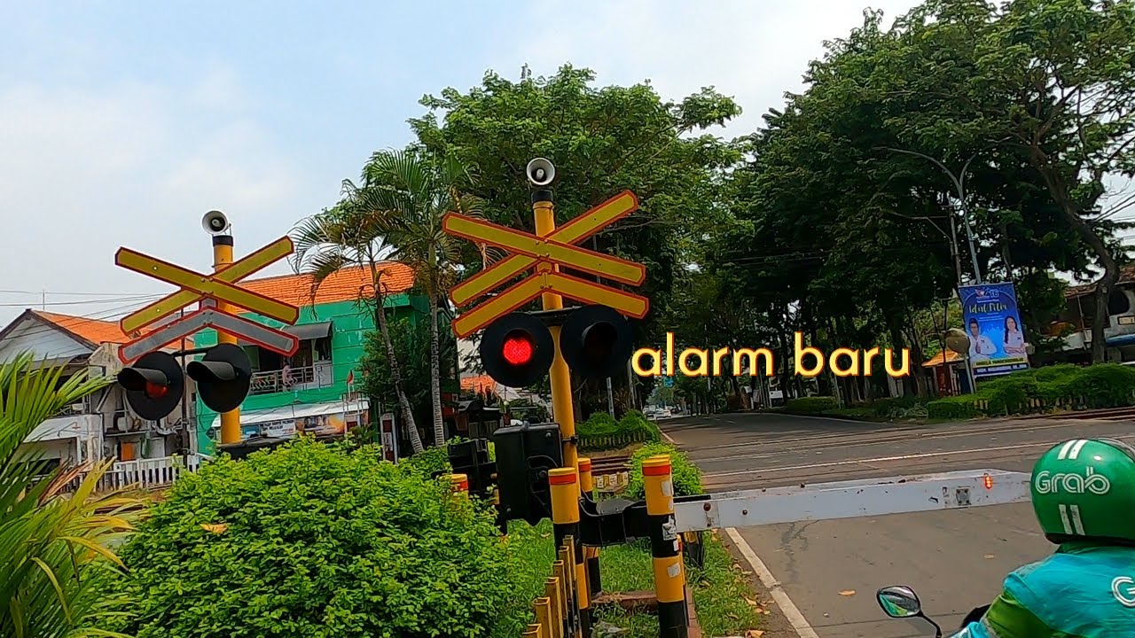 Alarm baru perlintasan kereta api ambengan surabaya 3