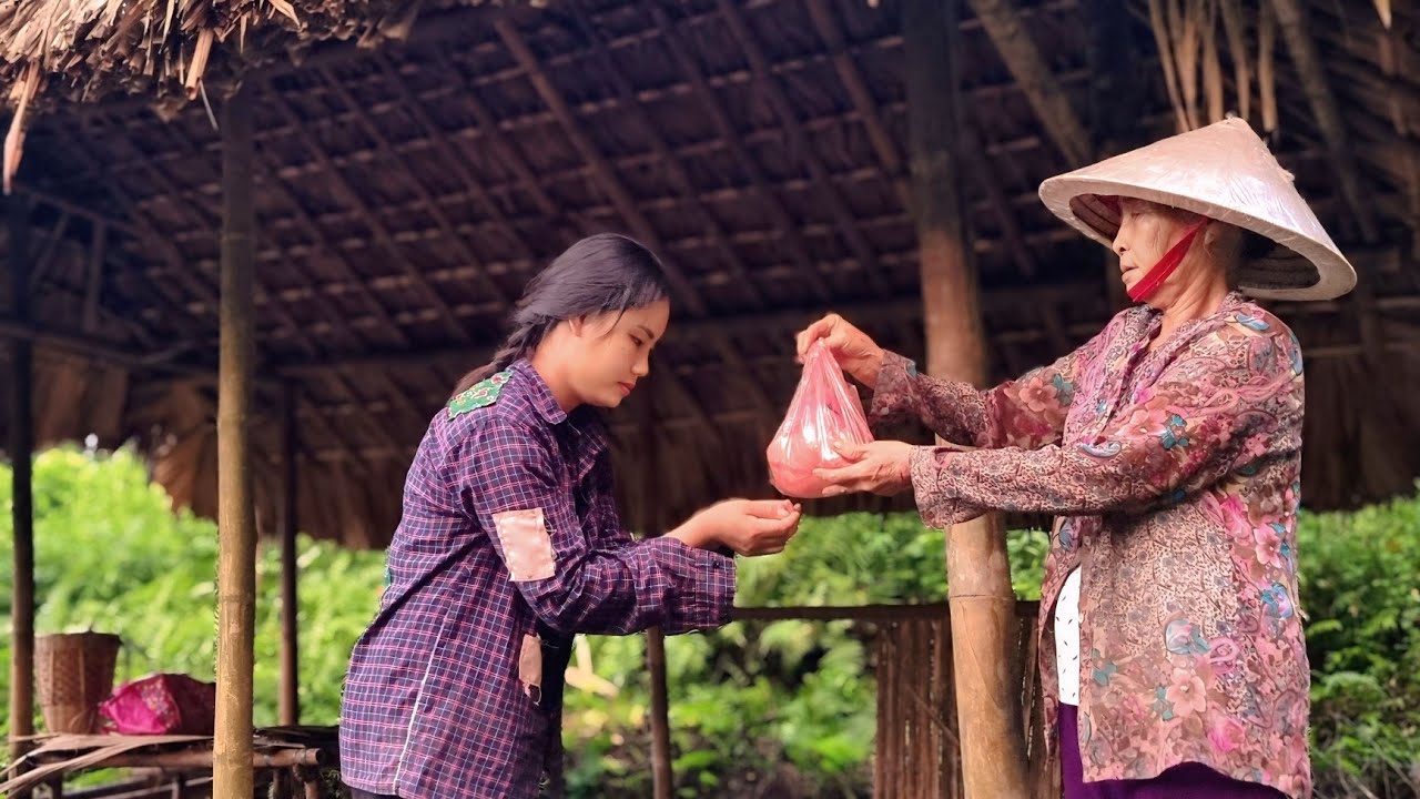Homeless girl given abandoned house by kind old lady