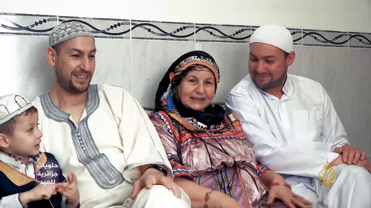 الطاهيان التوأمان يبوحان بأسرار صناعة حلوى العيد الجزائرية