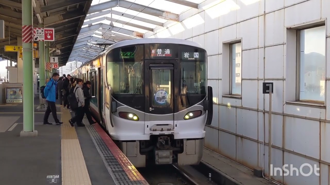山口地区運用の227系A12編成　広電ラッピング