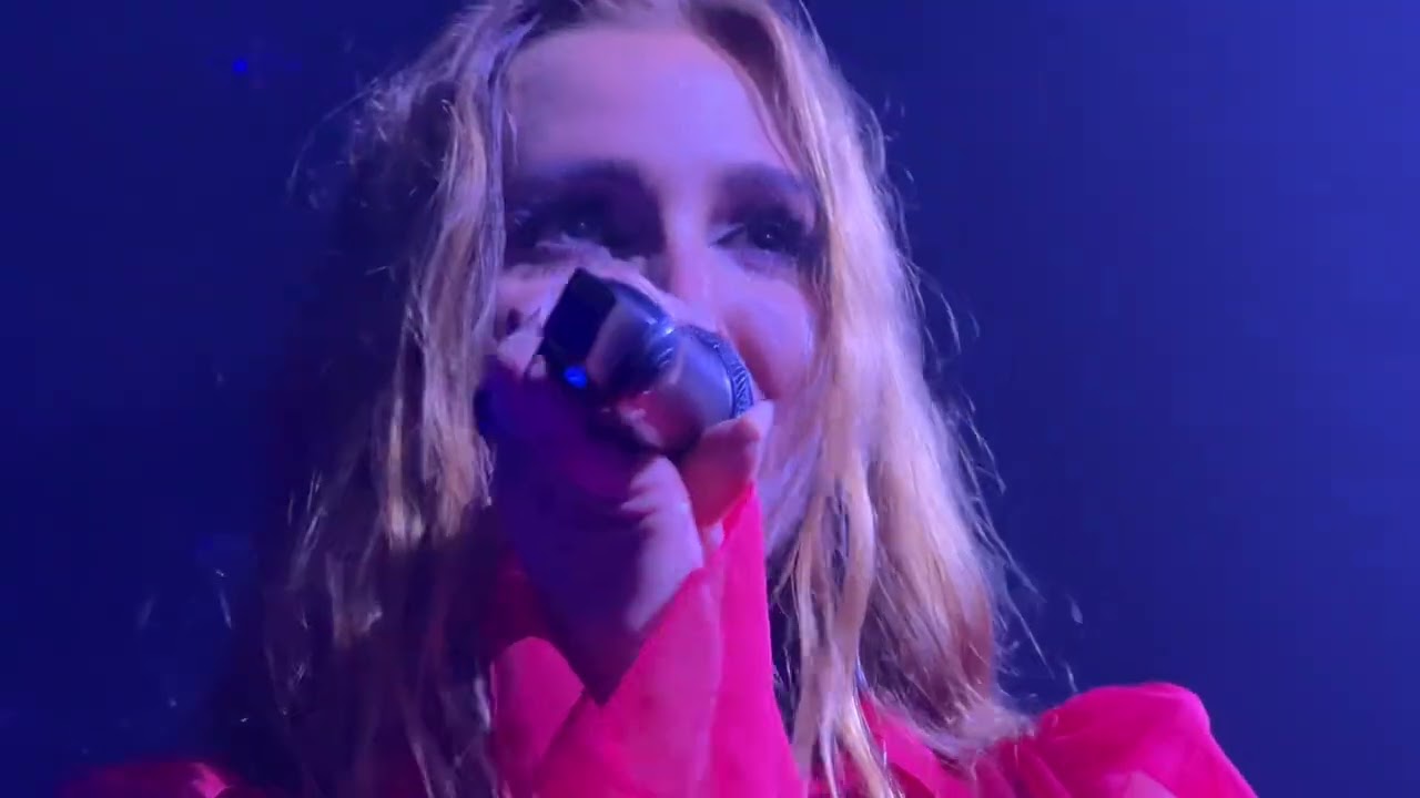 Ashlee Simpson “Catch Me When I Fall” @ Voltaire  Las Vegas 09/20/25