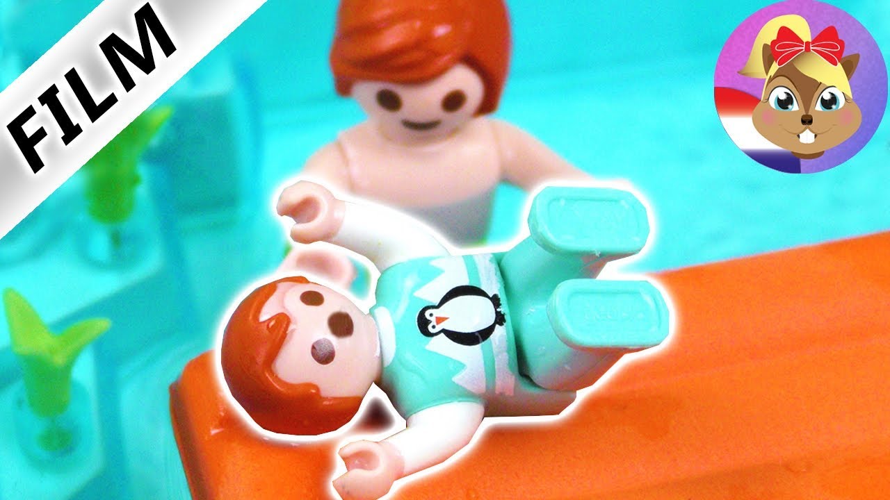 Playmobil video Nederlands - EMMA VERDRINKT IN ZWEMBAD!? KIND KAN NIET ZWEMMEN! Familie Vogel