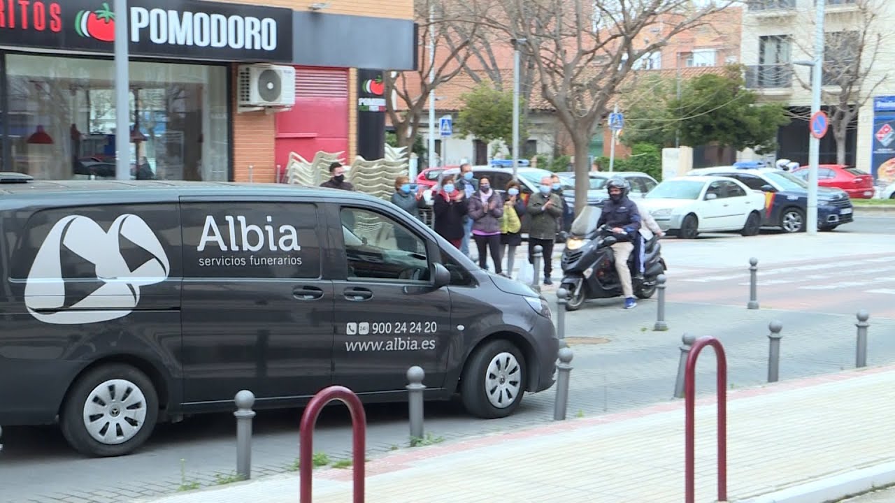 Torrej&oacute;n despide entre aplausos a la mujer asesinada por su expareja