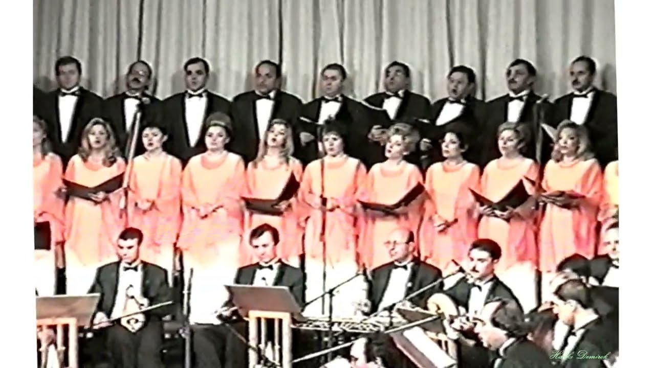 İZMİR DEVLET KOROSU - NE YEŞİLİ NE SİYAHI GÖZÜMDE HEP GÖZLERİ VAR