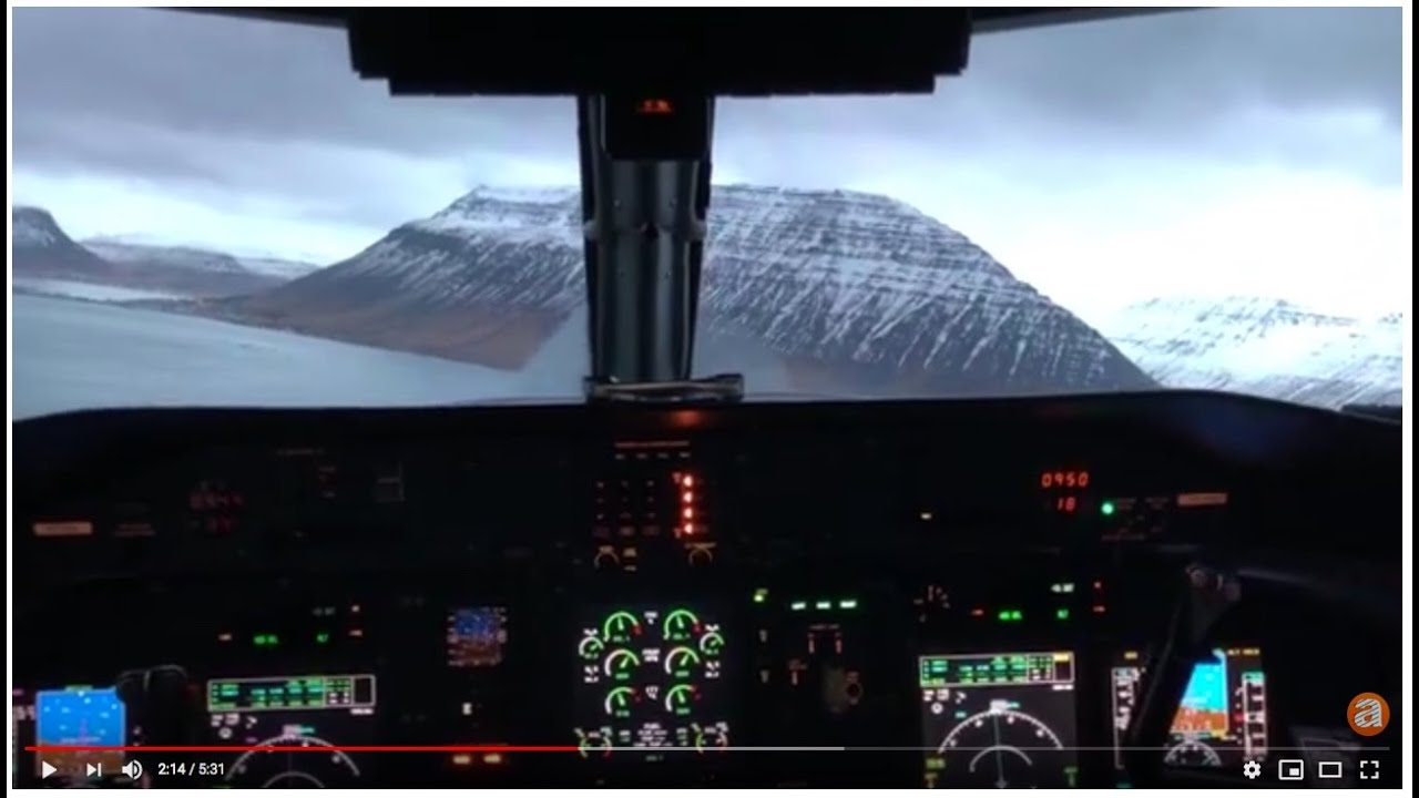 Cockpit view of landing at Ísafjörður Airport in Iceland (Isafjordur / Isafjördur)