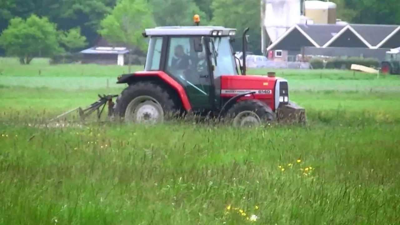 Gras maaien in het Veen met een Massey Ferguson 6140
