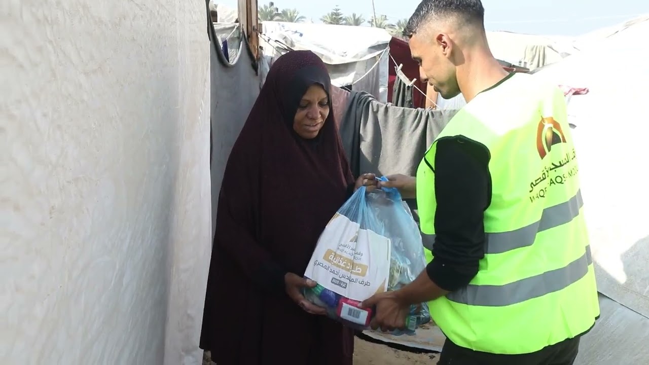 مشروع توزيع طرود غذائية  على أهلنا في قطاع غزة. #وقف_المسجد_الأقصى