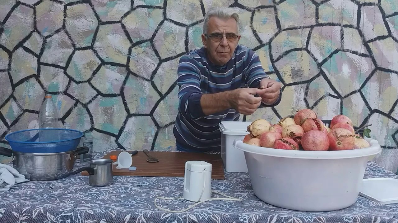 Πως να κάνουμε ρόδι χυμό- How to make  pomegranate.Liqueur