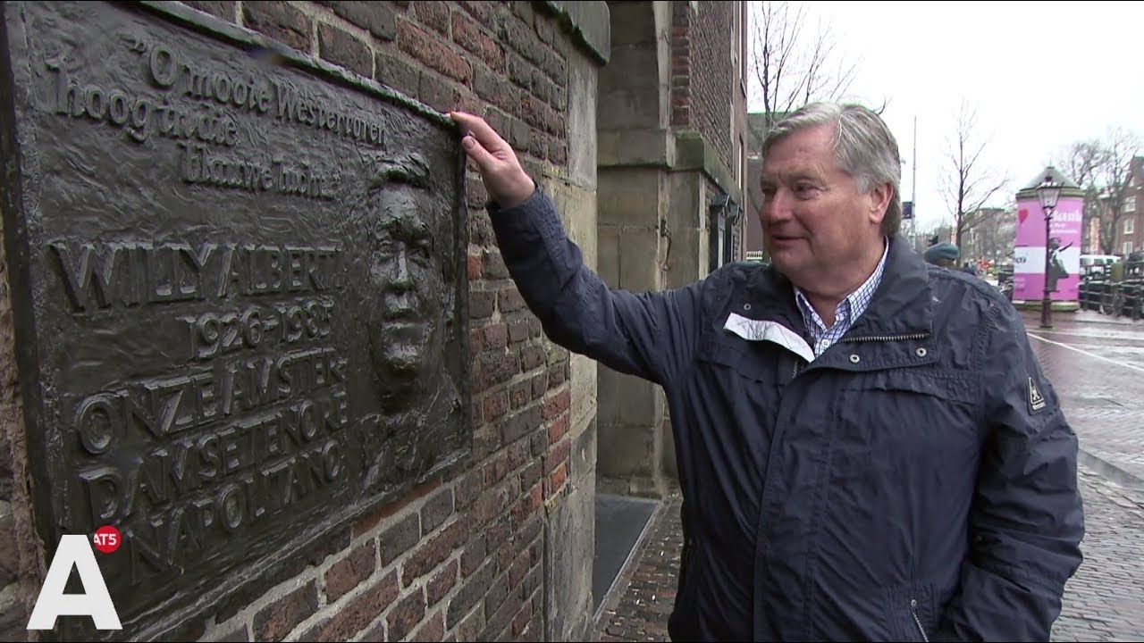 Zoon Tonny geeft rondleidingen door Willy Alberti's Jordaan