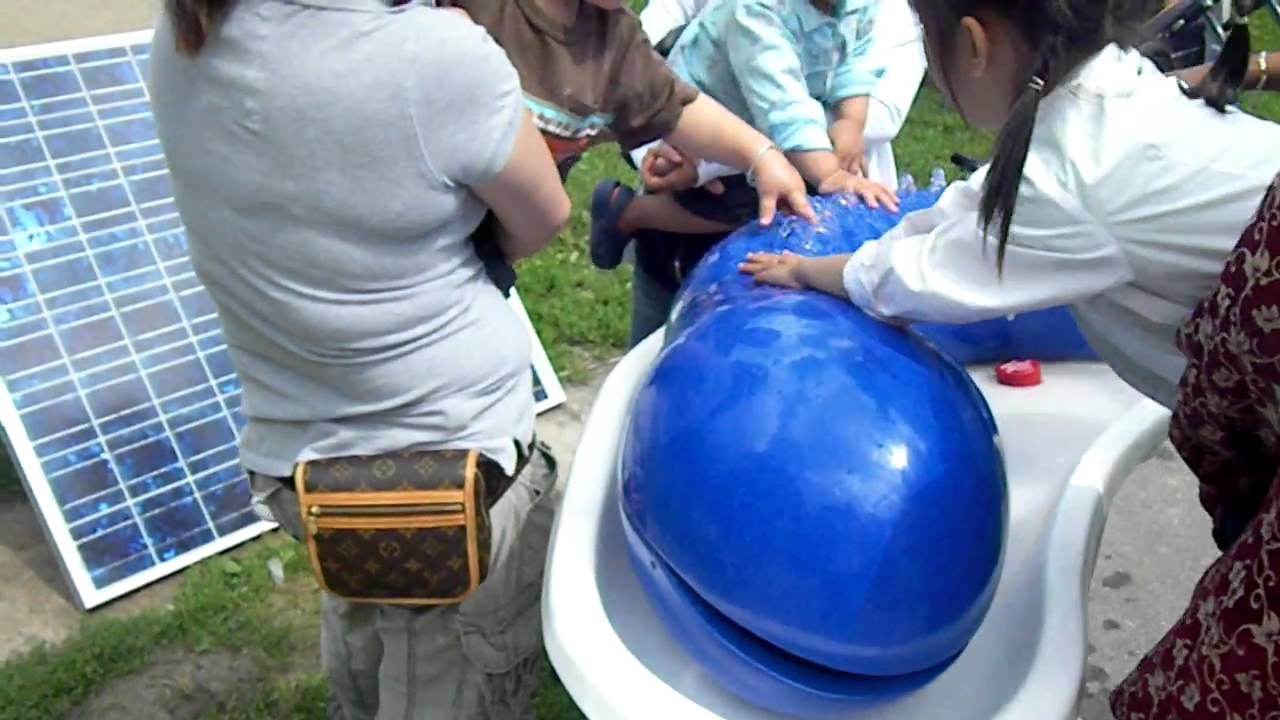 Children playing hydraulophone; IMGP2162
