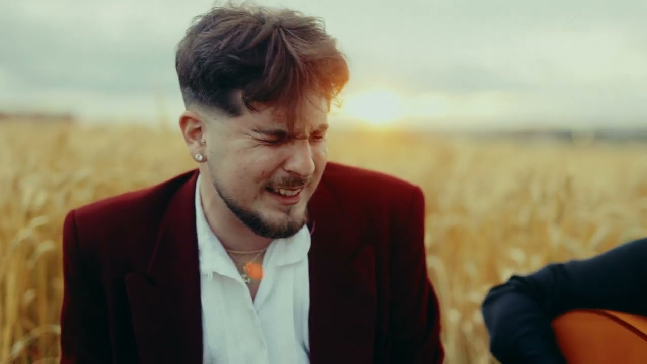 ROBERTO MONTAÑO - ME ACUERDO DE ESA BAMBERA [FEAT. JUAN ANGUITA] (Videoclip Oficial)