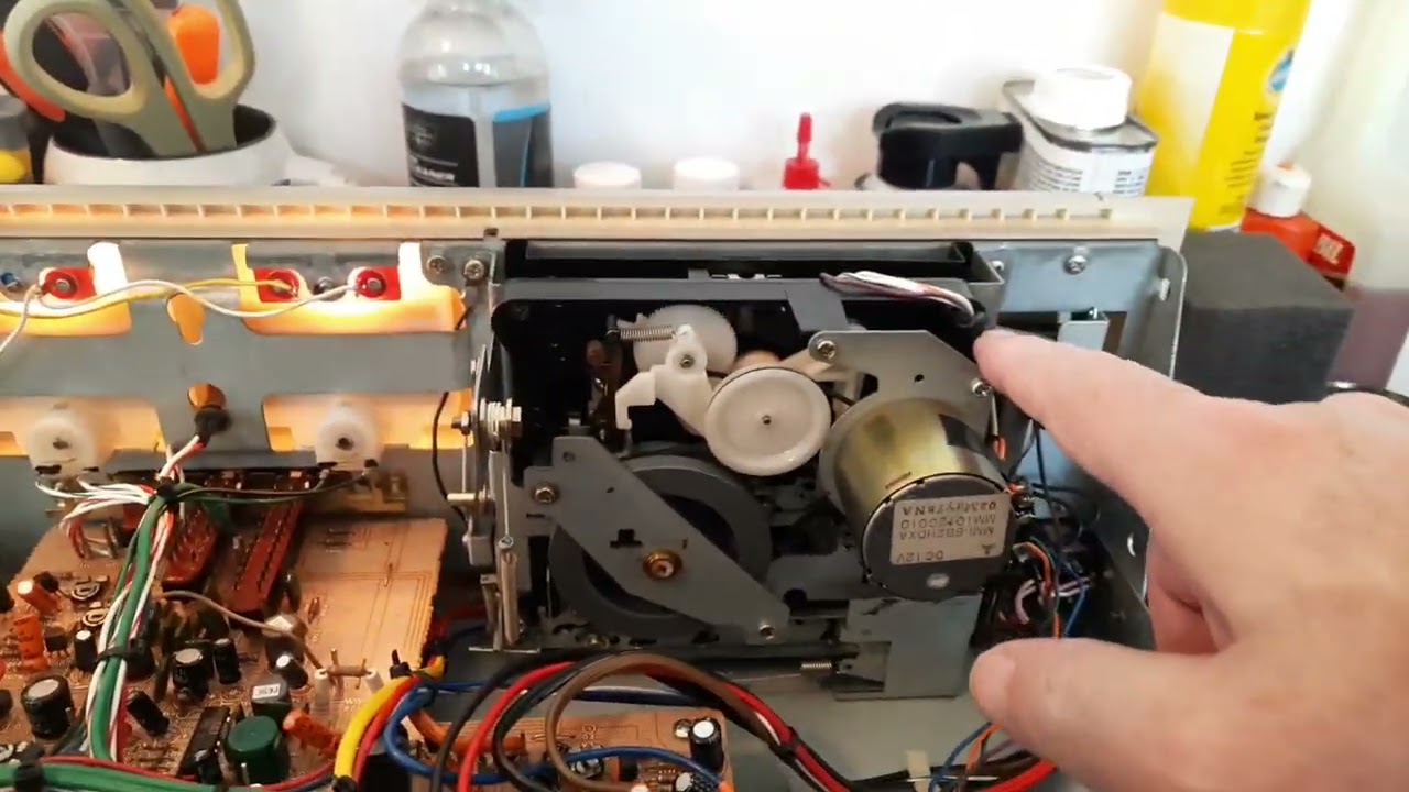 Marantz cassette deck eating tapes. Marantz 1810 repair. (part 1)