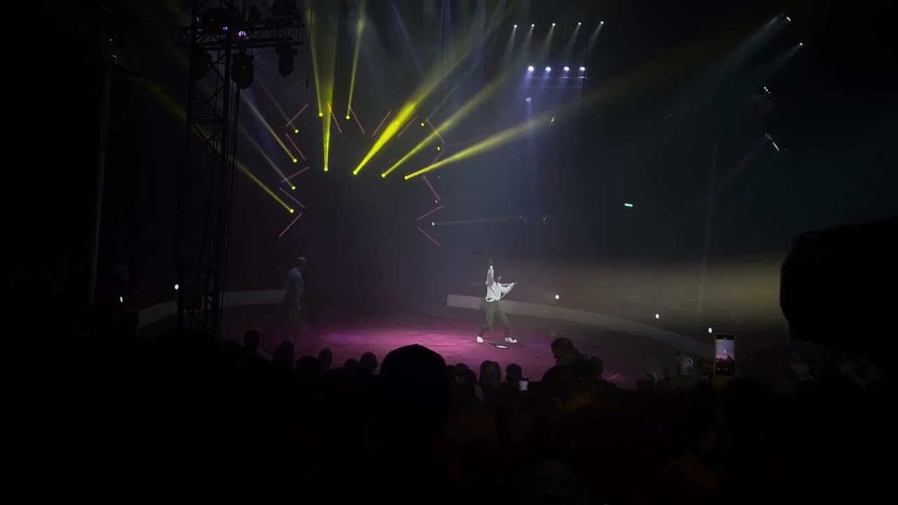 Bambolito do brasil Tennis @ Circus Louis Knie a Villach/Austria