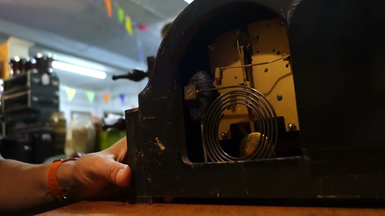 Vintage Art Deco Smiths Enfield 8-Day Oak Mantel Clock by Bravingtons – ca. 1930