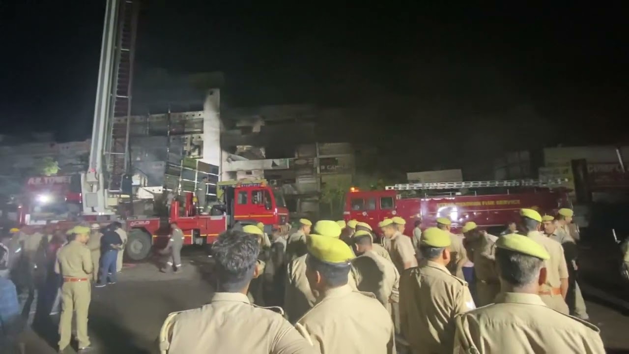 Huge Fire Breakdown in Kanpur - Hamraz Complex, Masood Complex, AR Tower Burning Together