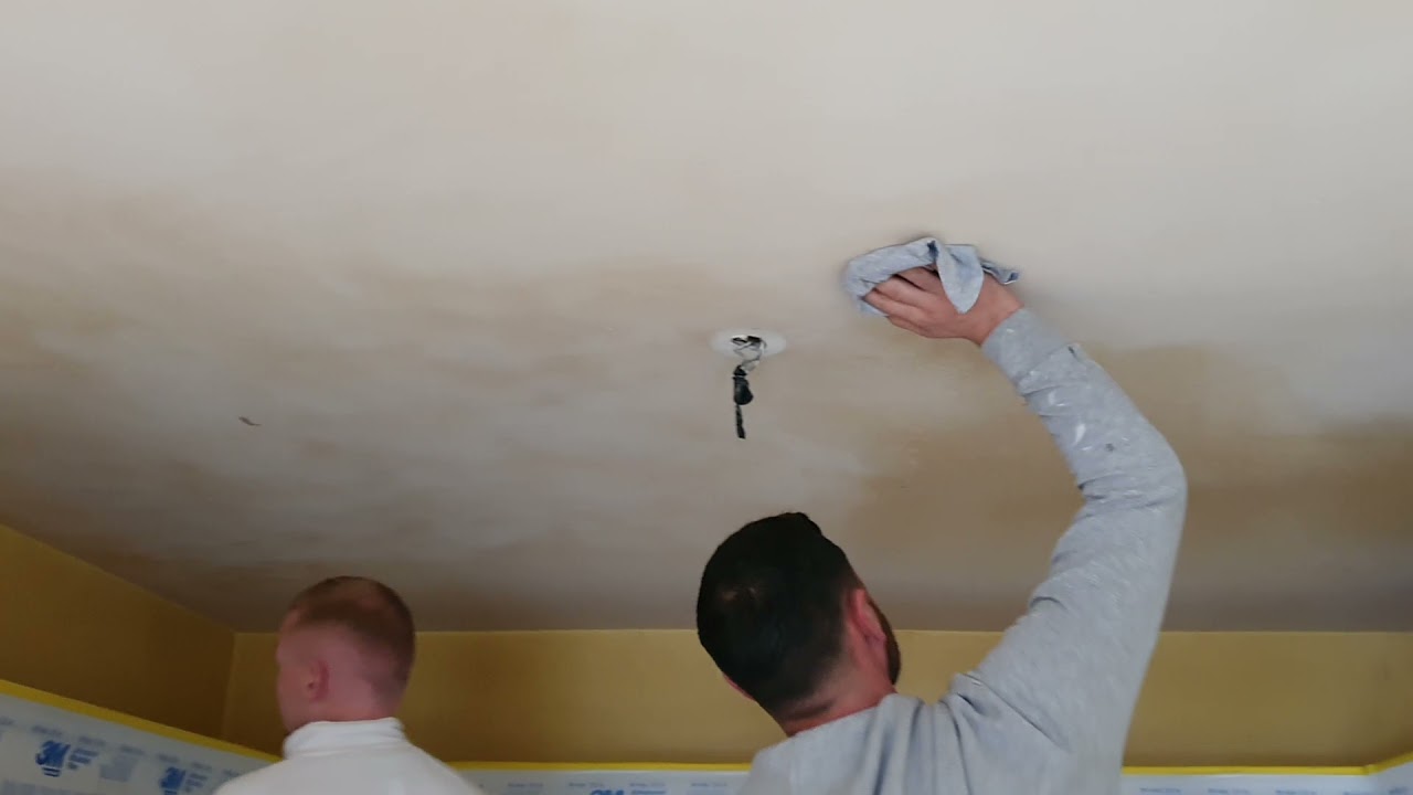 cleaning kitchen ceiling