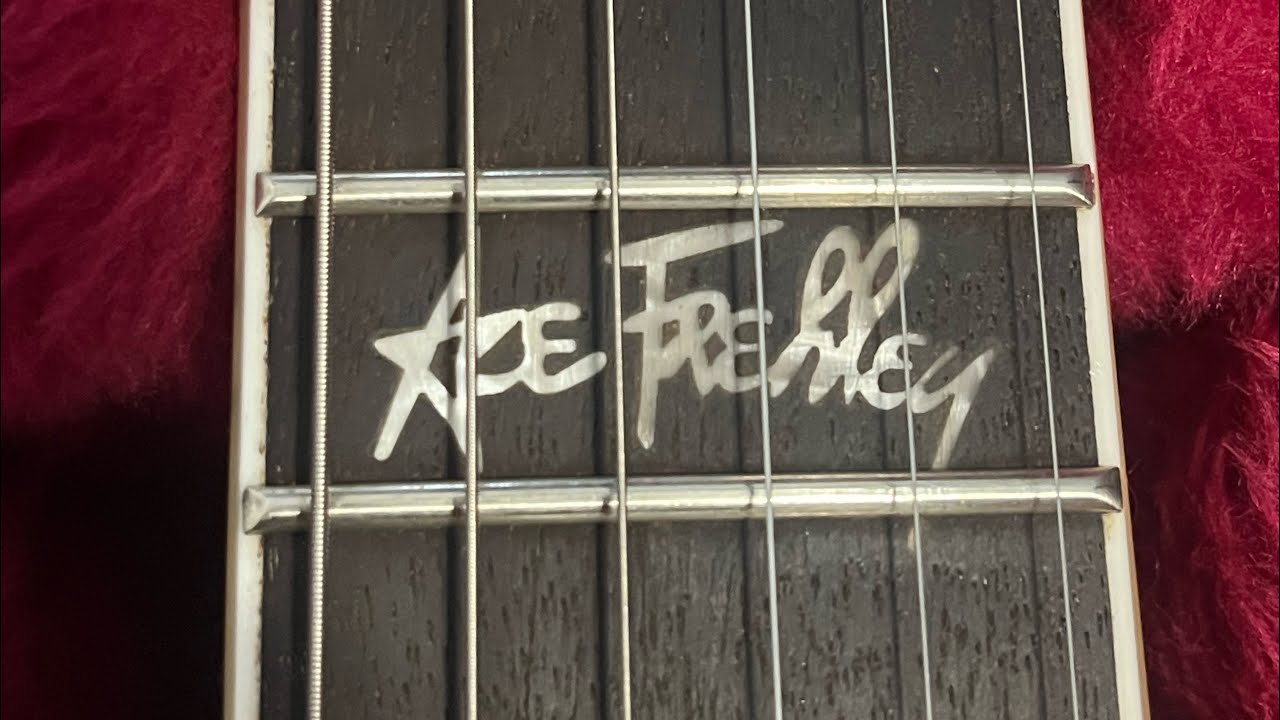 Chibson Ace Frehley Les Paul custom Vs REAL Gibson