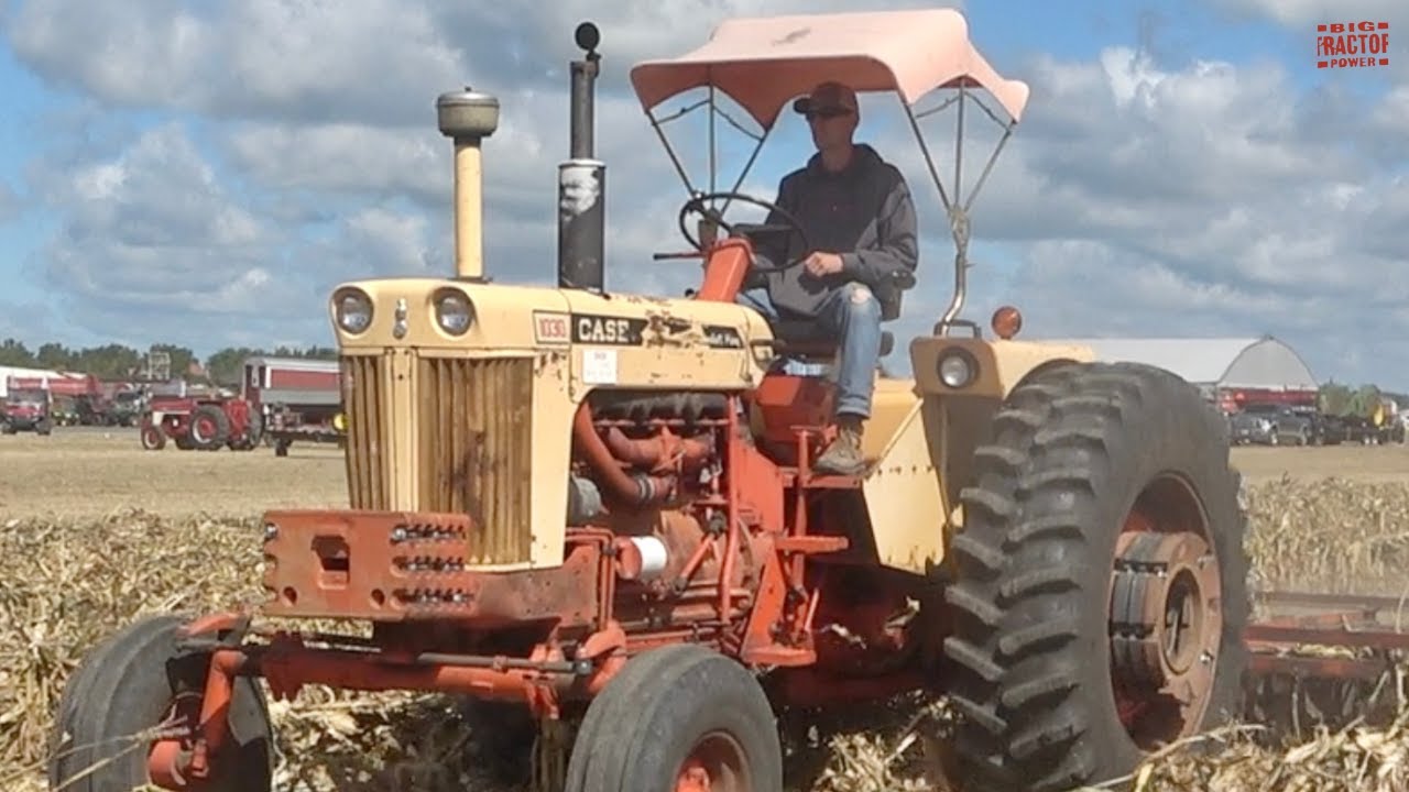 CASE 1030 Comfort King Tractor Disking