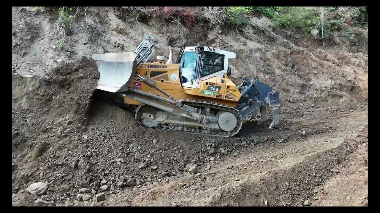 LIEBHERR 746 dozer ile yeni yol yapımı   #bulldozer #dozer #işmakinaları #liebherr#komatsu#keşfet