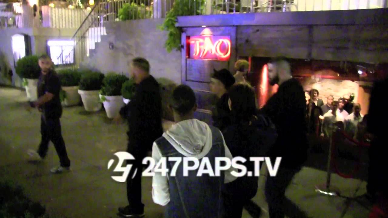 (Exclusive) Justin Bieber has a Late Night Dinner at Tao Restaurant NYC 09-10-14
