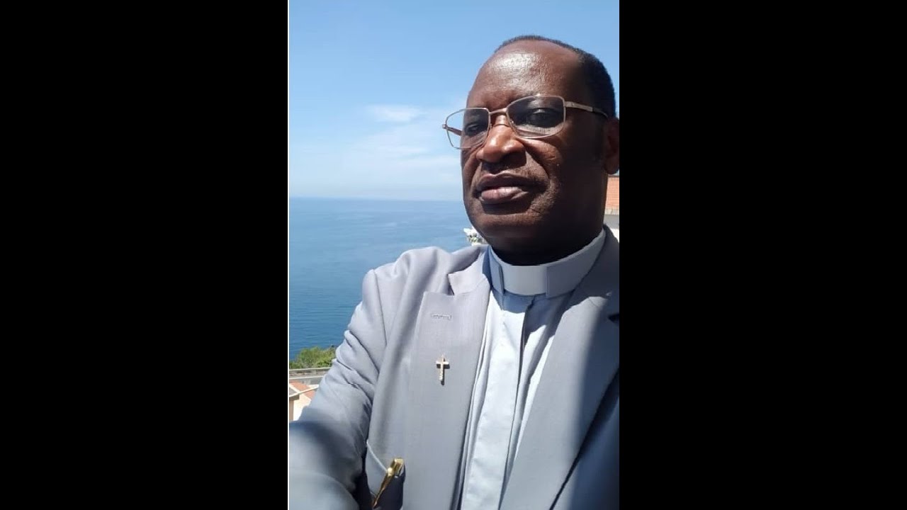 NYIRINGANZO: Amateka ya Padiri Nyombayire Faustin waririmbye indirimbo nyinshi zo mu Kiriziya