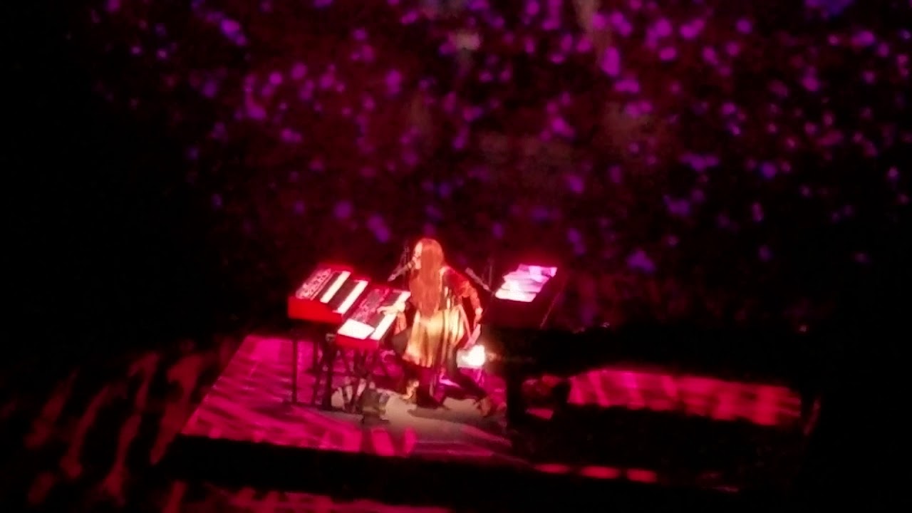 Tori Amos Black Dove Chicago October 27, 2017