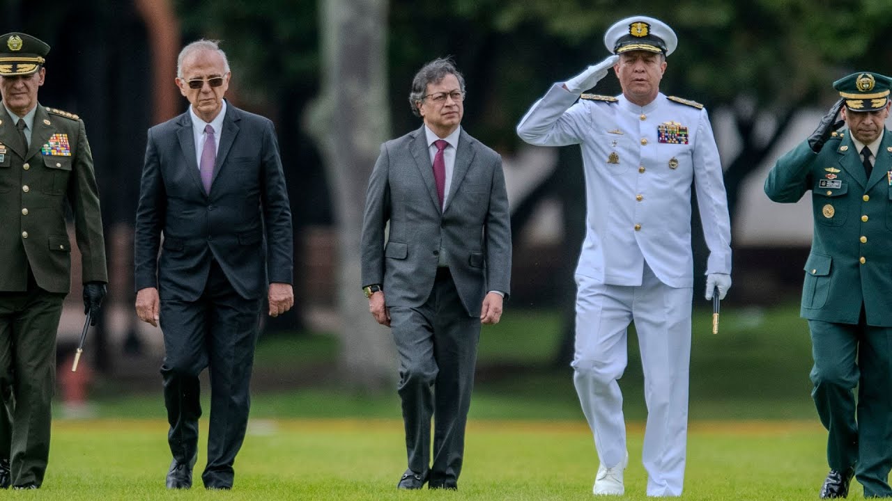Ceremonia militar de ascenso a Subtenientes del curso militar 