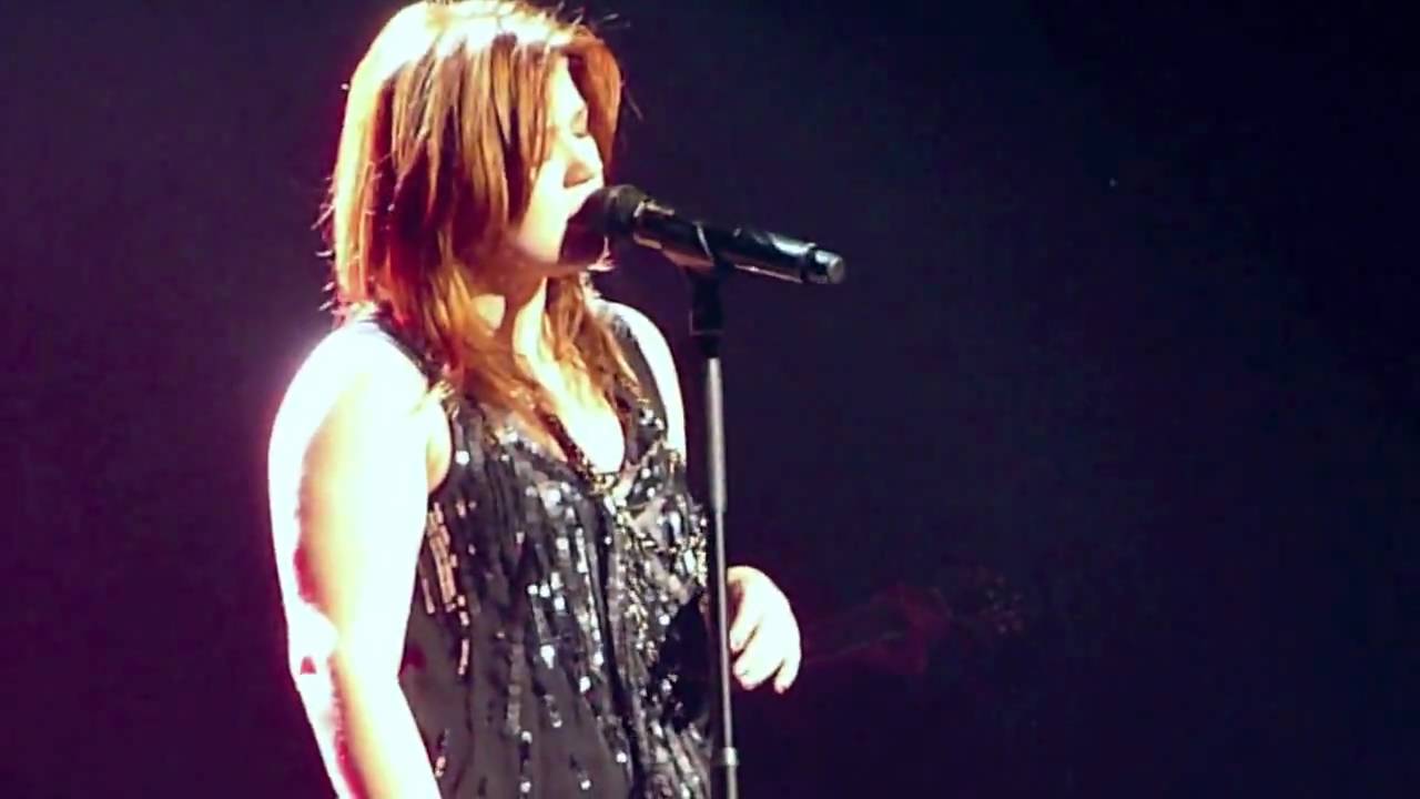 Kelly Clarkson Maybe Fresno 09 HD