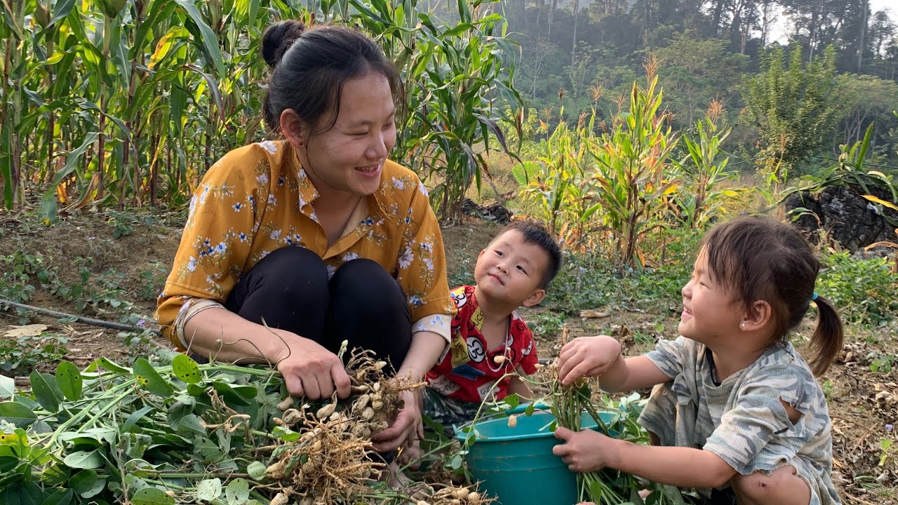 The happiness of an abandoned girl being cared for by a single mother - luong yen anh