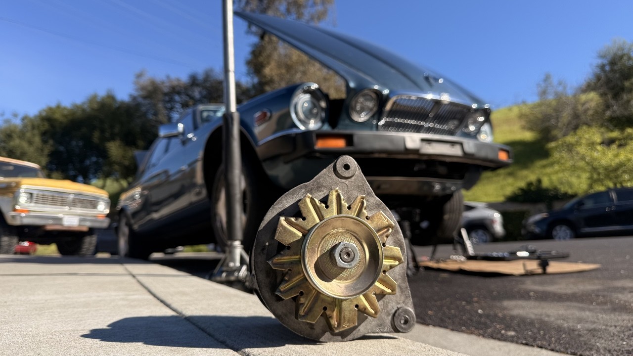Wymiana alternatora w moim Jaguarze XJ6 z 1985 roku