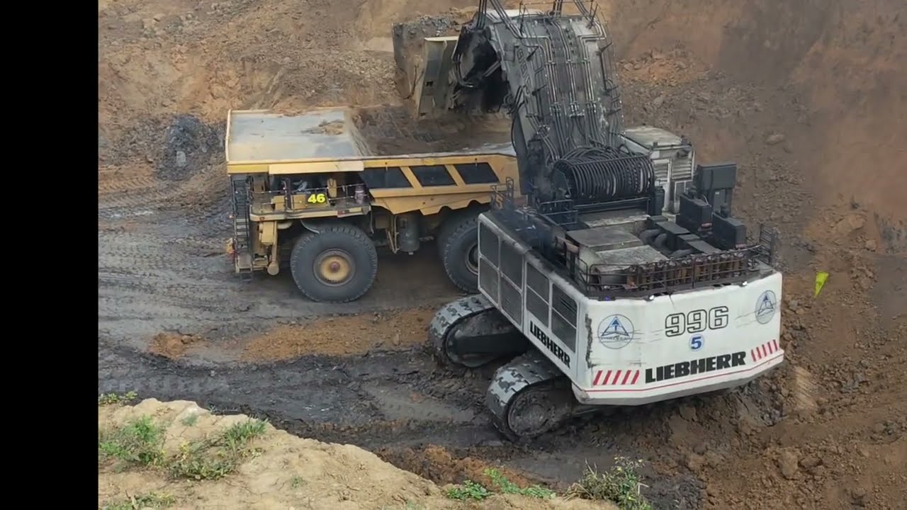 Liebherrer Shovel work in mines !! World denjrous Earth mover  