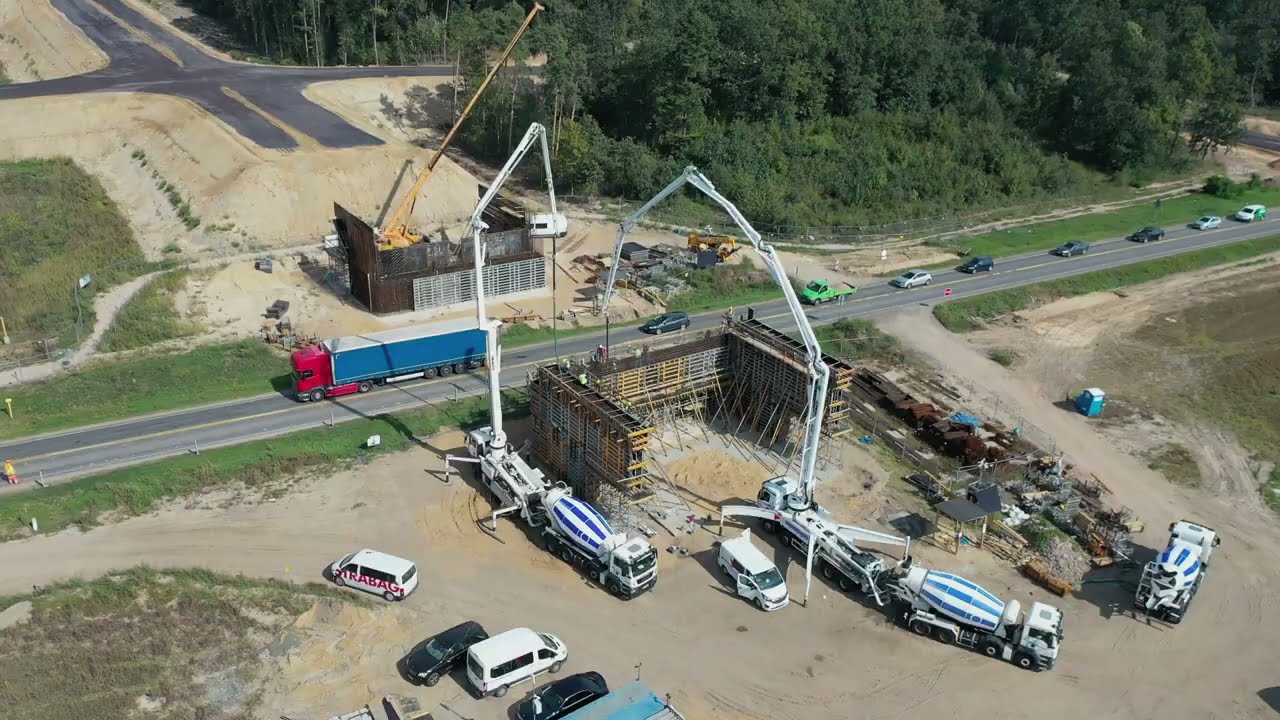 Budowa obwodnicy Gostynia w ciągu DW434 (09.2022) - Betonowanie podpory obiektu mostowego WD-4