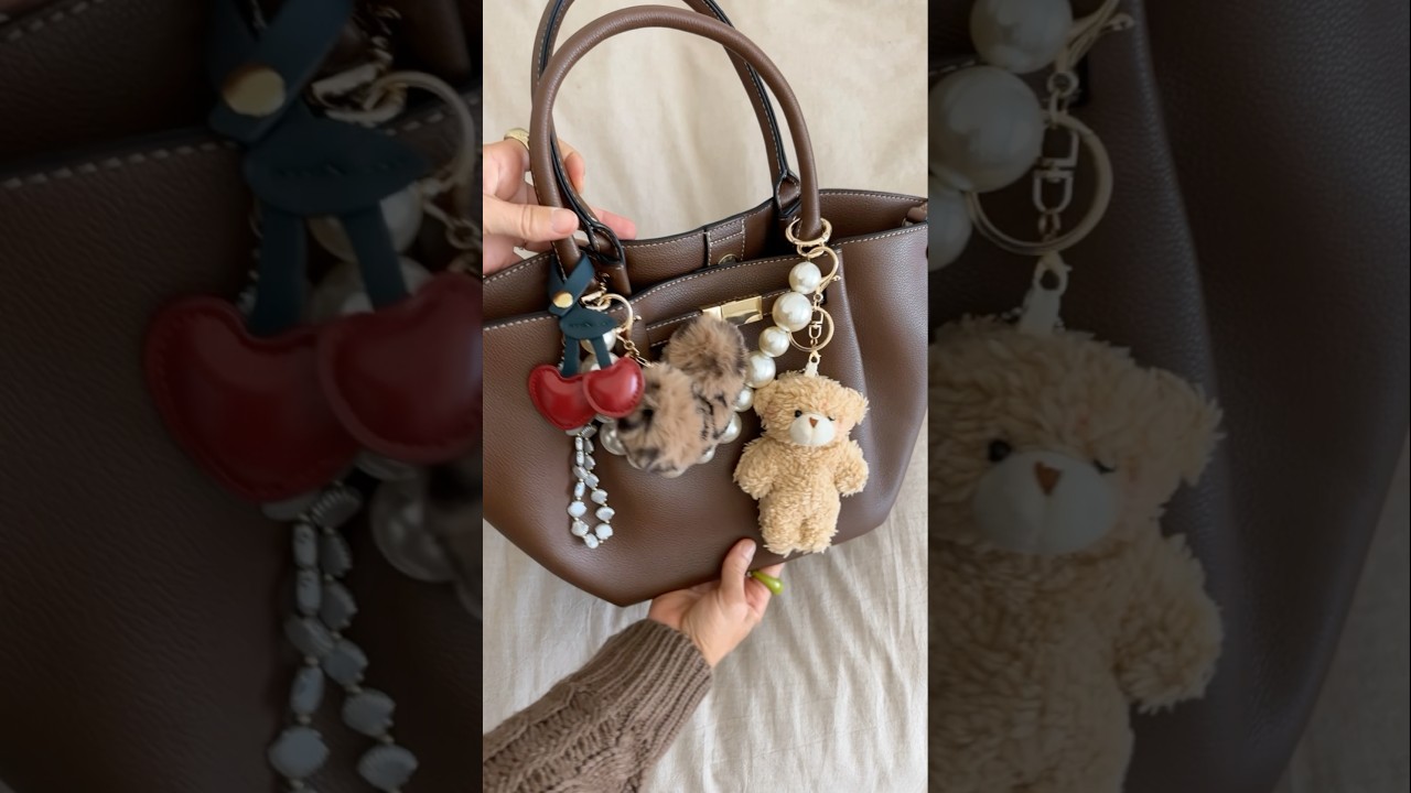 Bag charms are such a huge trend right now! Dress up my bag with me! 