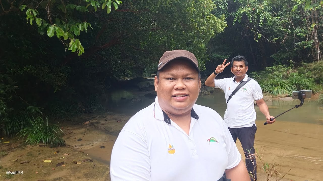 MENIKMATI SUASANA YANG INDAH DAN SUNGAI YANG JERNIH😎