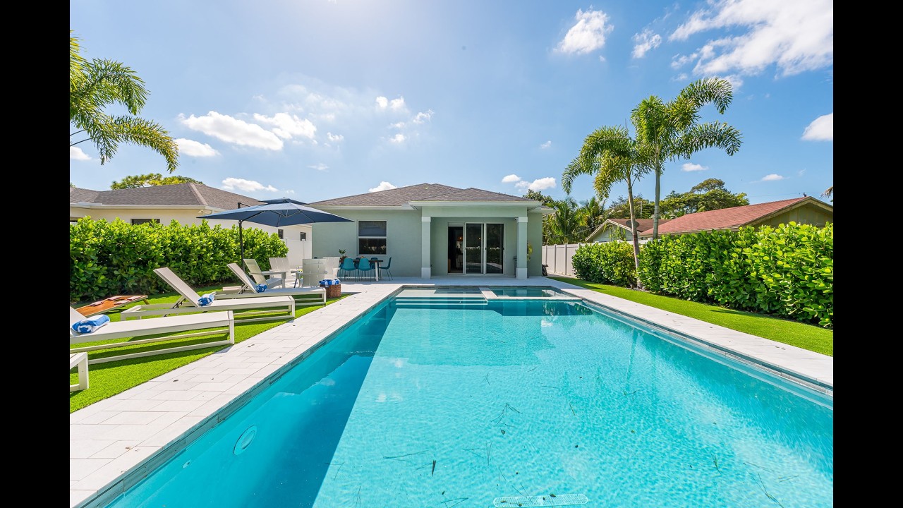 Luxury Retreat in Paradise: Vacation Rental Tour in Beautiful Jupiter, Florida