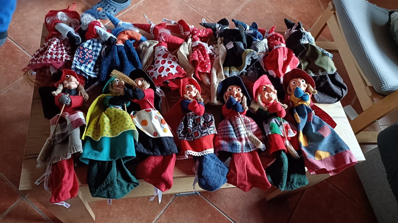 La mia collezione di befane e calze Kinder