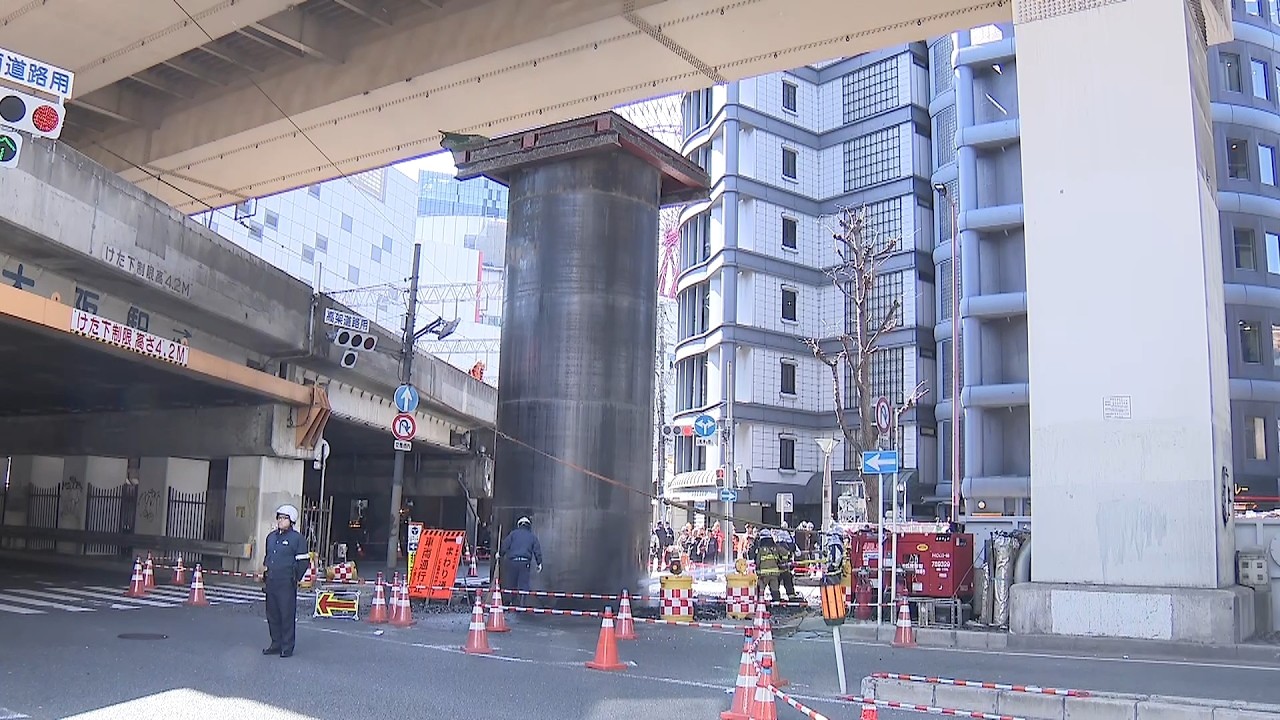 【速報】地中から下水道トンネルが約18メートル突き出る　大阪・北区