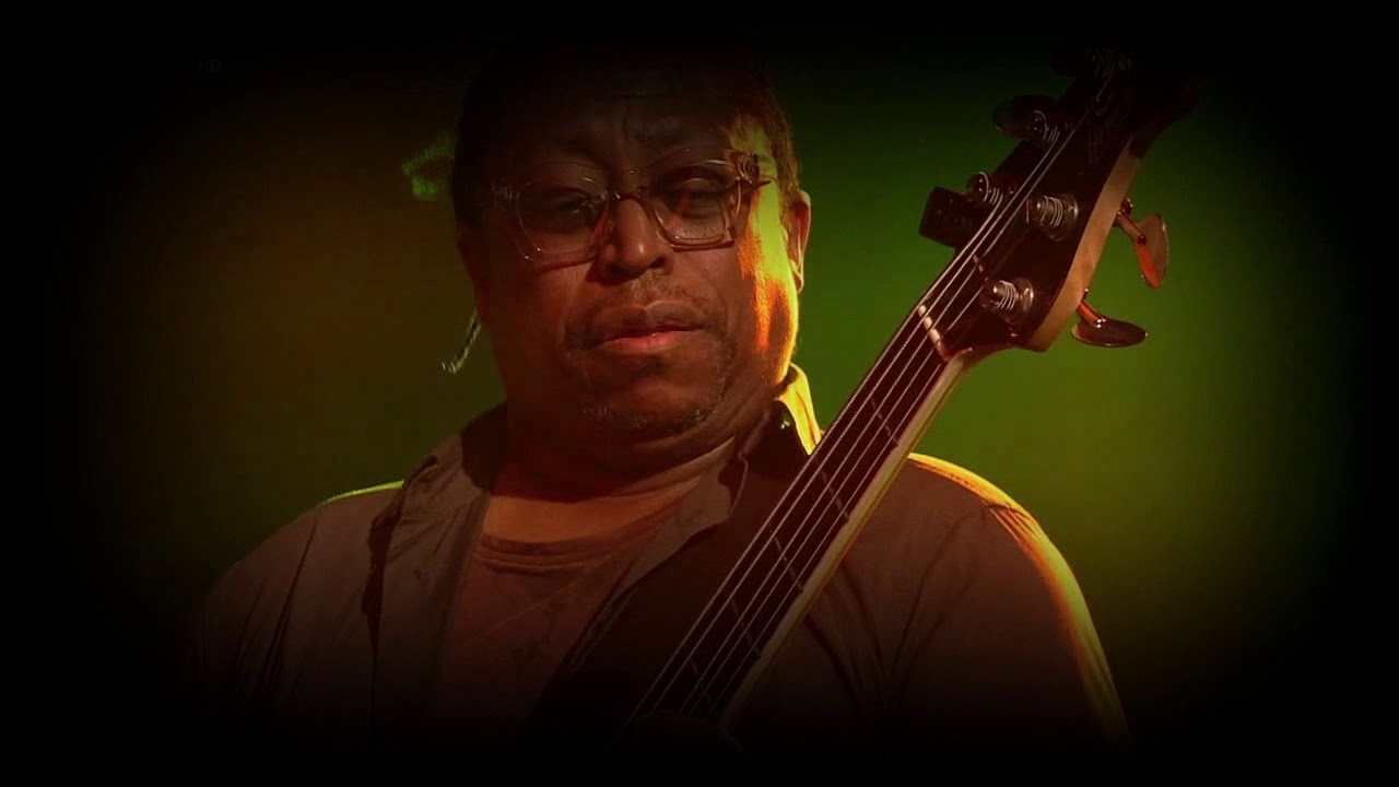 Why Darryl Jones is one of the best bass players around...