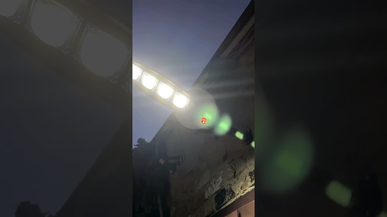 Автономный LED прожектор на солнечной батарее