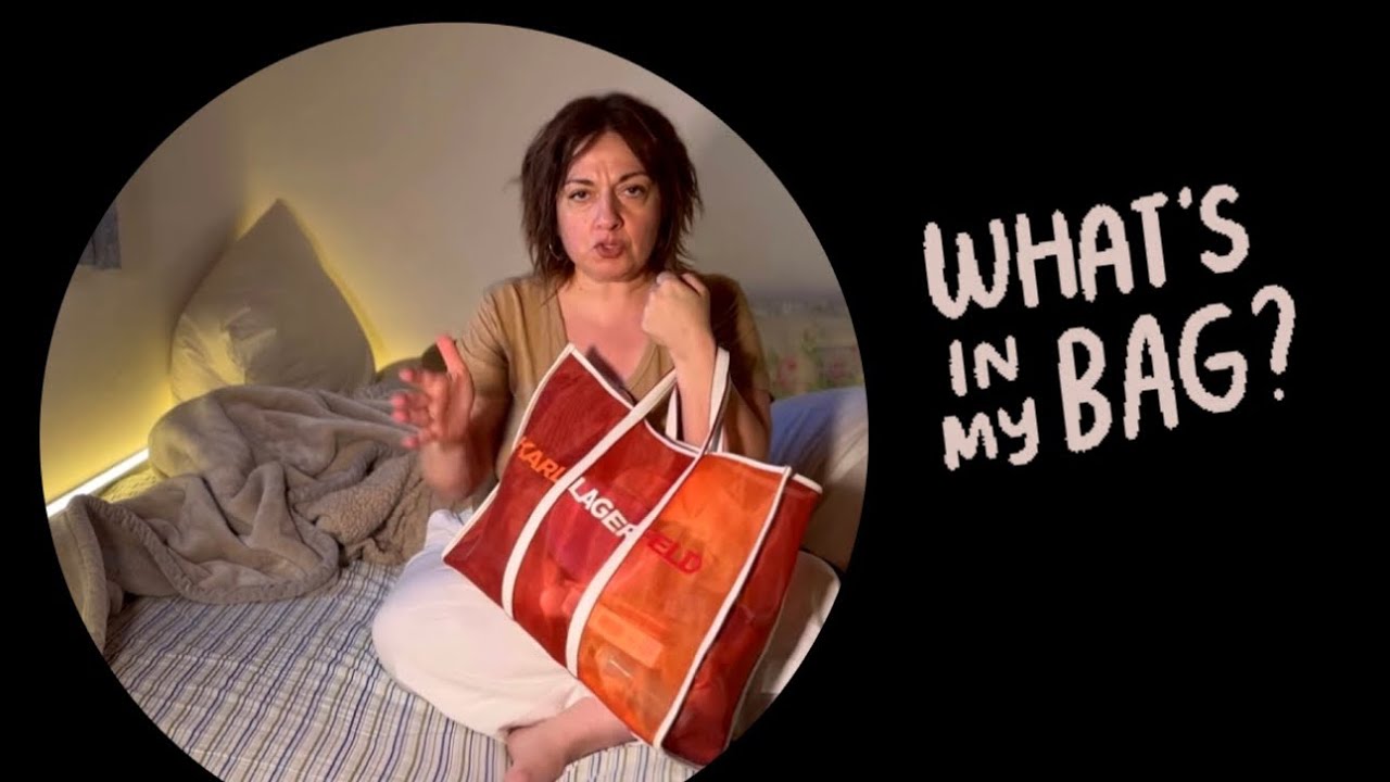 Video 287. Τι έχει μια γυναίκα στην τσάντα της..part 2!!! | Sofia Moutidou