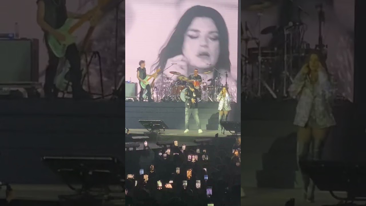 Emma feat. Fabri Fibra - In Italia (live Milano - 11 novembre 2024)
