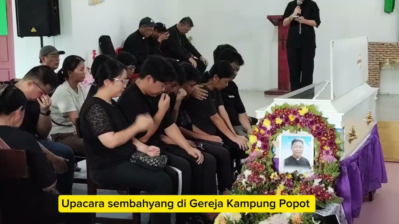 Penghormatan terakhir untuk Pandeta Jastin Jiran. 